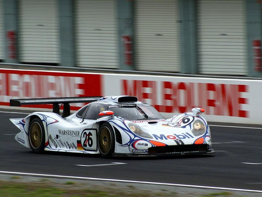  Porsche 911 GT1 1998 года  (фото 12 из 19)